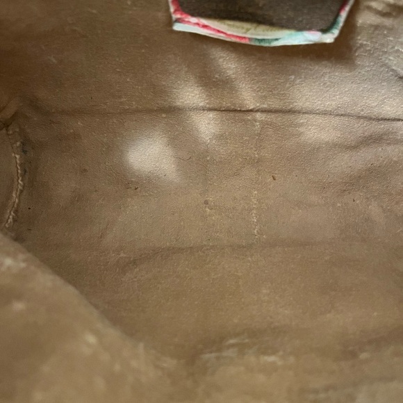 Vintage Gucci Brown and Cream Crossbody Bag with Signature Stripe. - Picture 12 of 16